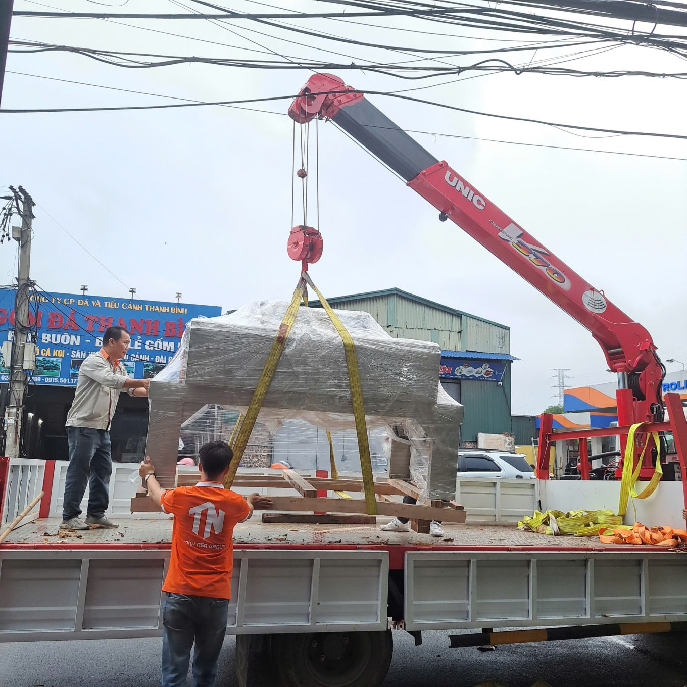 Máy bọc co màng đóng gói đồ gỗ xuất khẩu YUPA