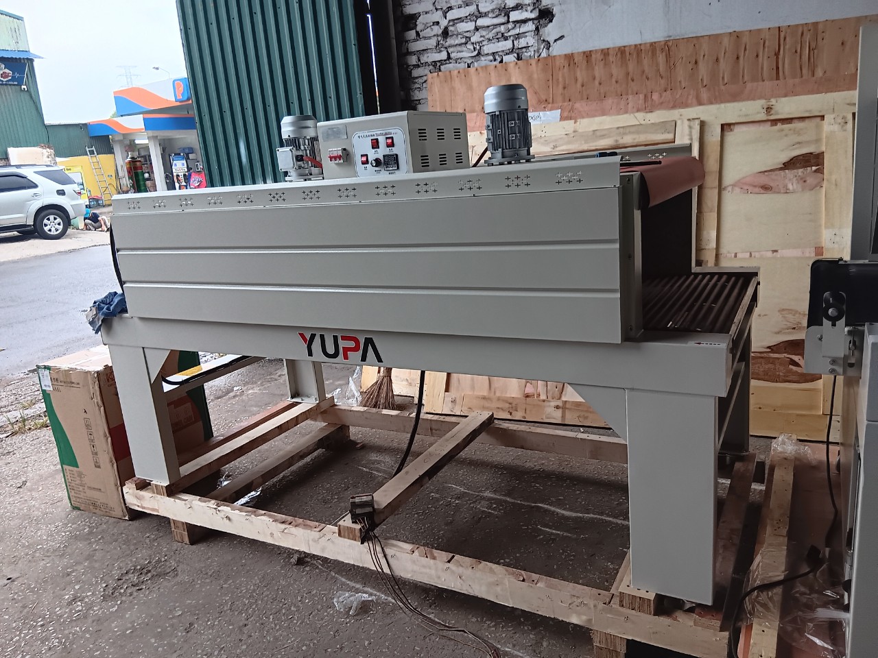 Máy bọc co màng đóng gói đồ gỗ xuất khẩu YUPA