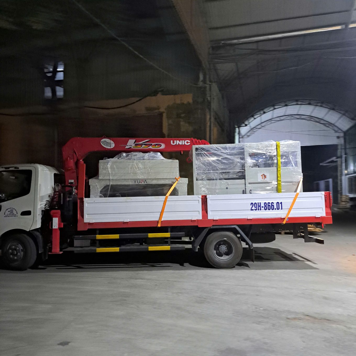 Máy bọc co màng đóng gói đồ gỗ xuất khẩu YUPA
