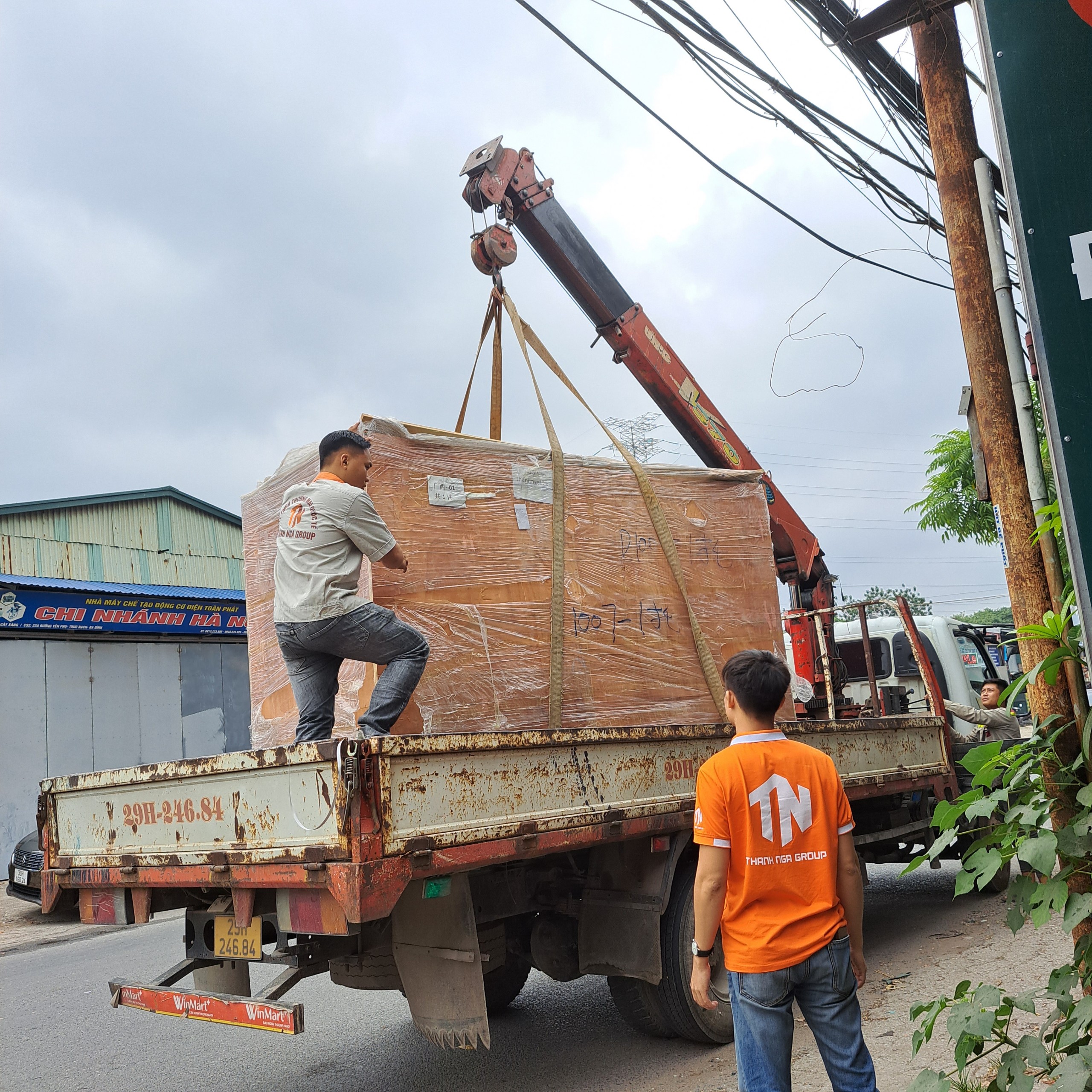 Máy đóng gói thớt gỗ xuất khẩu YUPA