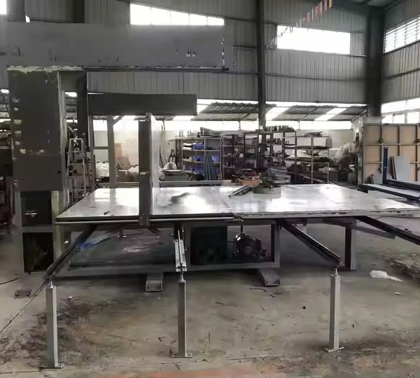 Máy cắt xốp đứng