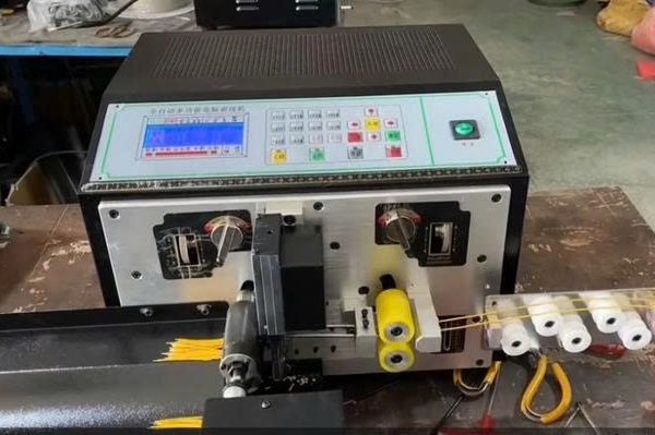 MÁY CẮT TUỐT ĐẦU DÂY ĐIỆN TỰ ĐỘNG MODEL PFL-KAR 230T