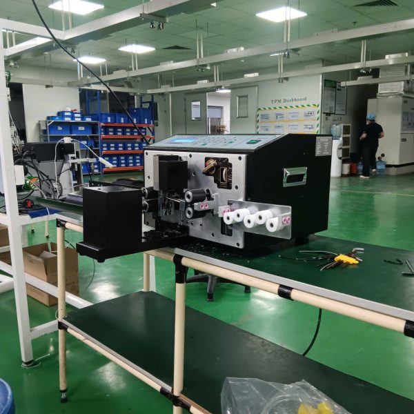 Alternative view of MÁY CẮT TUỐT ĐẦU DÂY ĐIỆN TỰ ĐỘNG MODEL PFL-KAR 230T