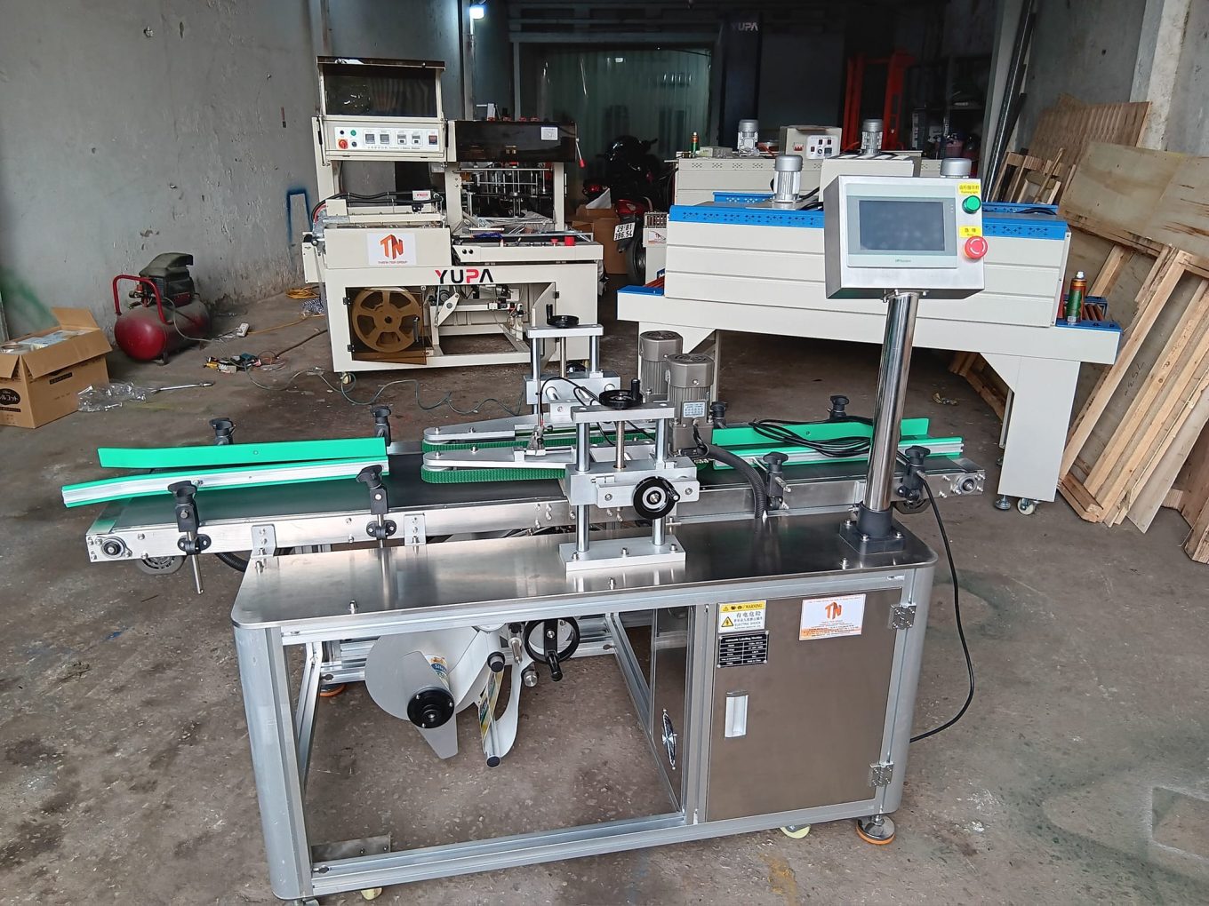 Chuyền máy co màng dán tem hộp tự động