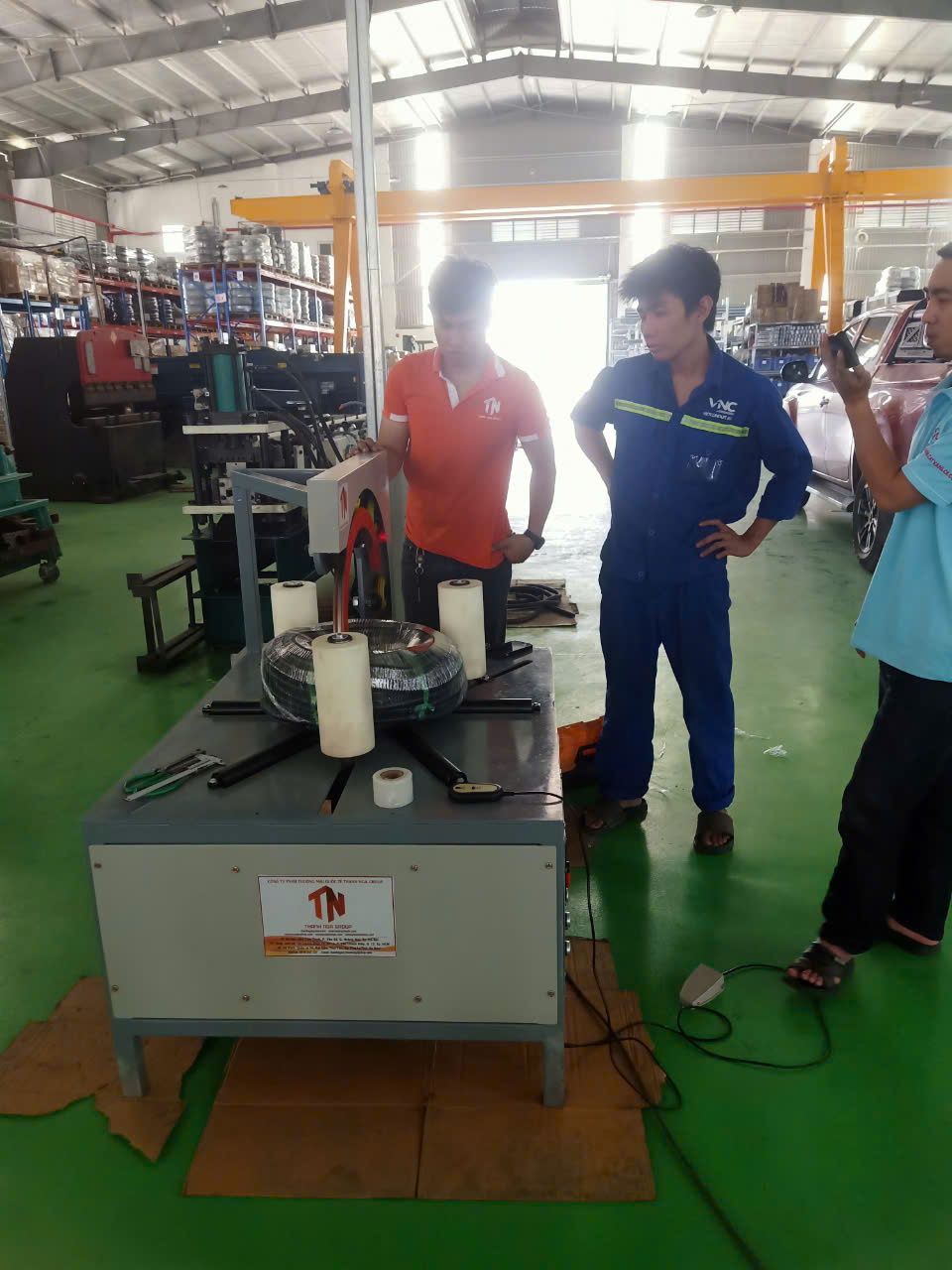 Máy Quấn Màng Cuộn Tròn