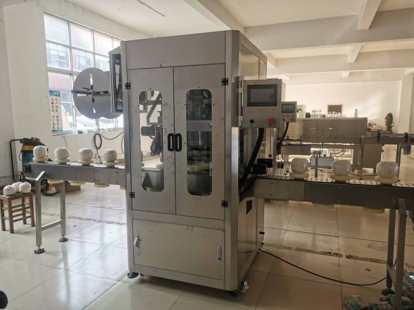 Máy đóng gói màng co dừa tươi xuất khẩu YUPA