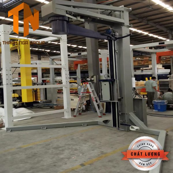 Máy quấn màng pallet cánh tay quay