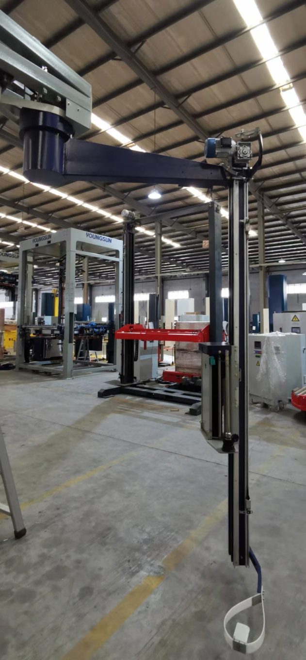Máy quấn màng pallet cánh tay quay