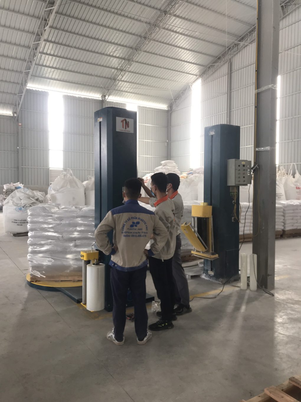 Máy quấn màng Pallet bàn xoay tự động